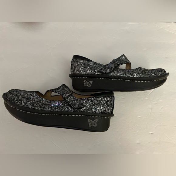 Algeria shoes. Most comfortable! Iridescent color will go with anything! Size 7 - Picture 2 of 5